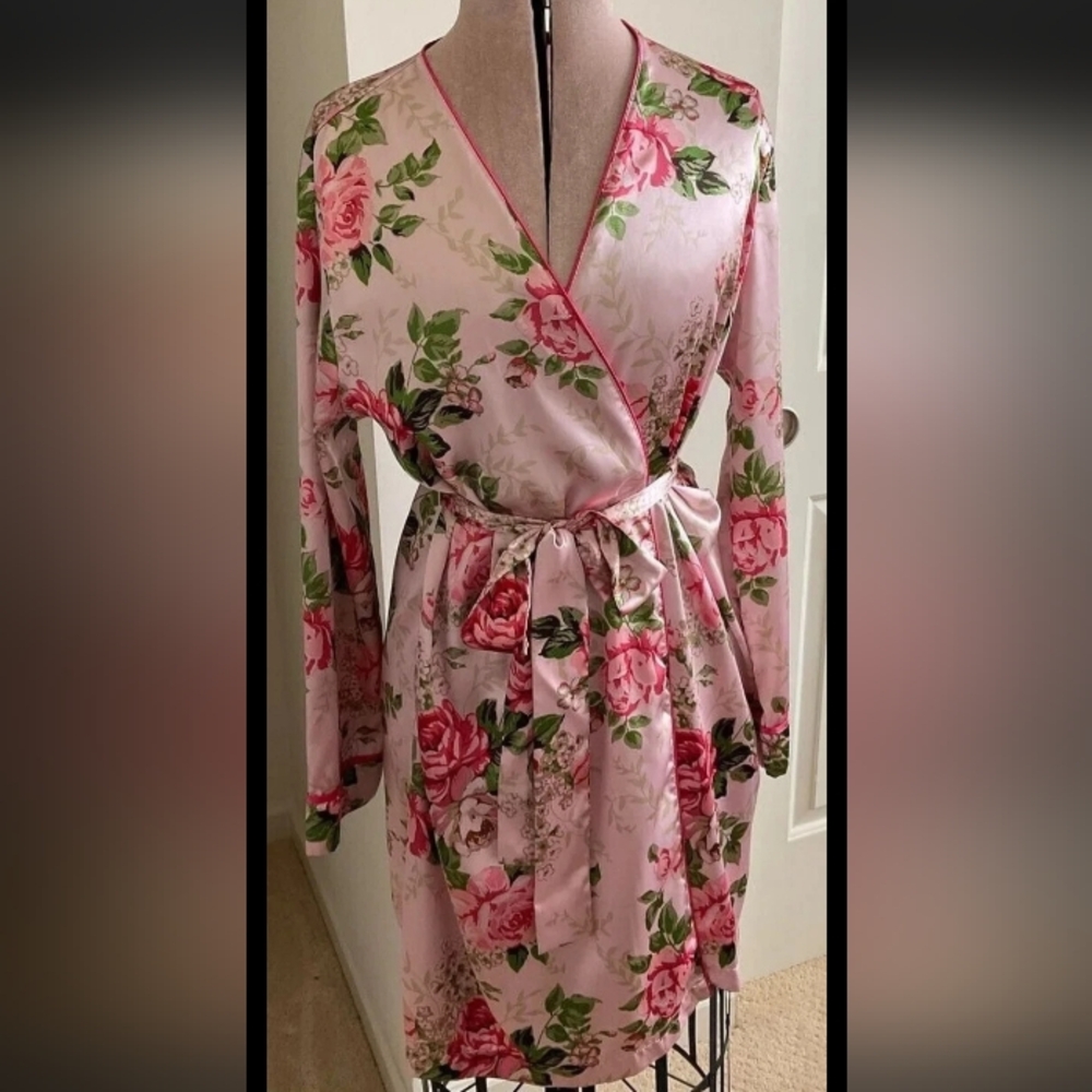 Vtg Adonna Women's Floral Satin Robe Sz Medium Belted Pink Roses Long Sleeves